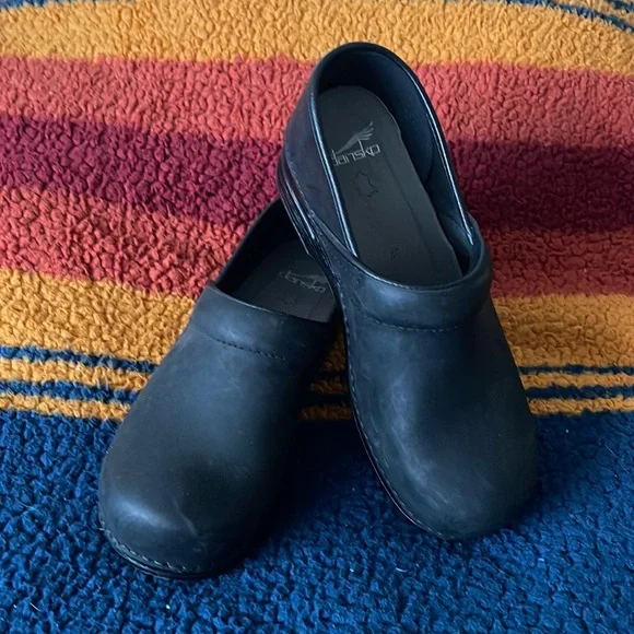 Size 40 Professional Dansko Black Clogs - Picture 1 of 2